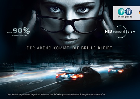 Oben Frau mit Brille unten Auto im Dunkeln.